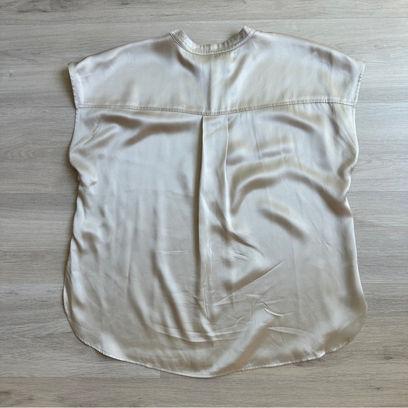 Banana Republic 100% silk Cream Women's Top size Small - Picture 3 of 5